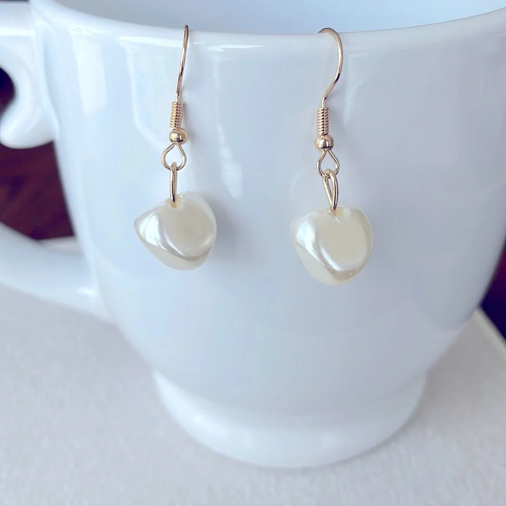 Pearl dangle earrings